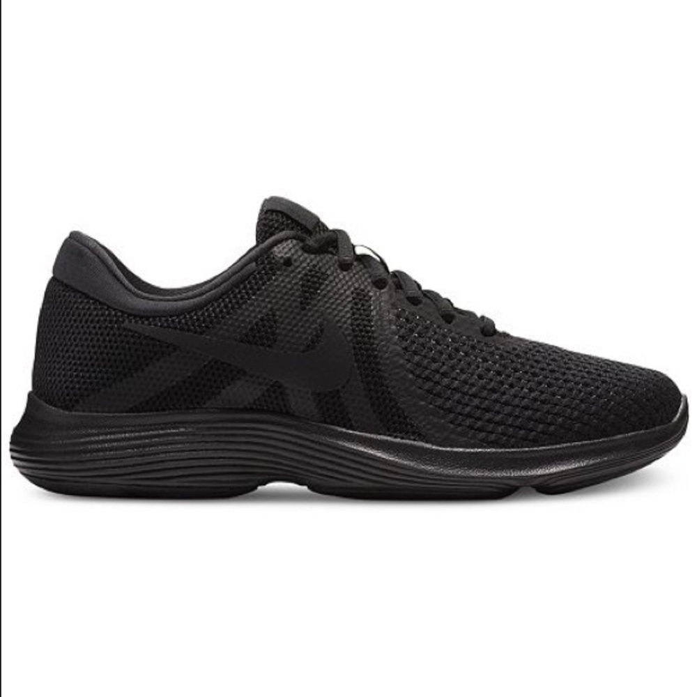 NWT Nike Revolution 4 woman’s size 8 in Black